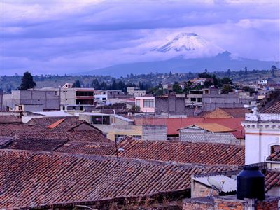 Latacunga mit Blick auf den Cotopaxi Vulkan